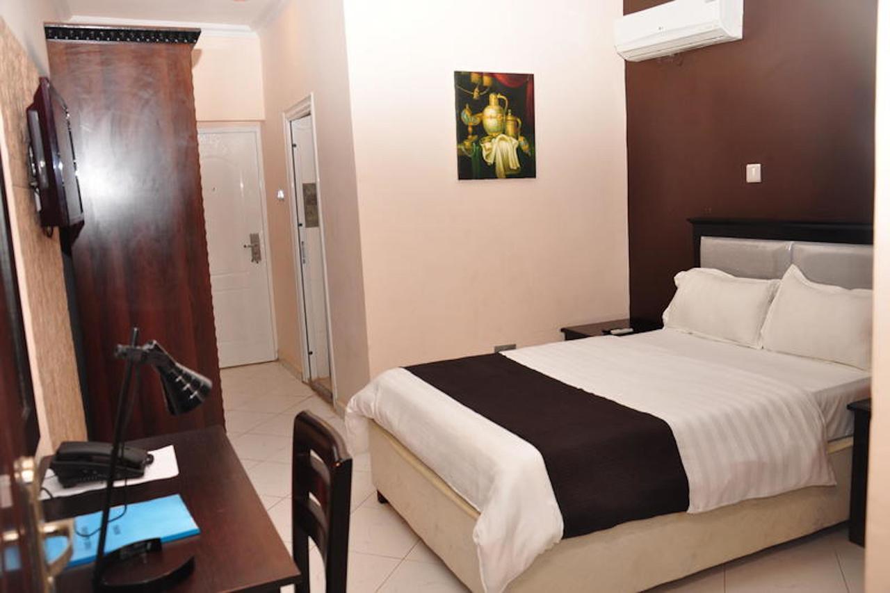 Grand Bank Link Hotel Otta Exterior foto